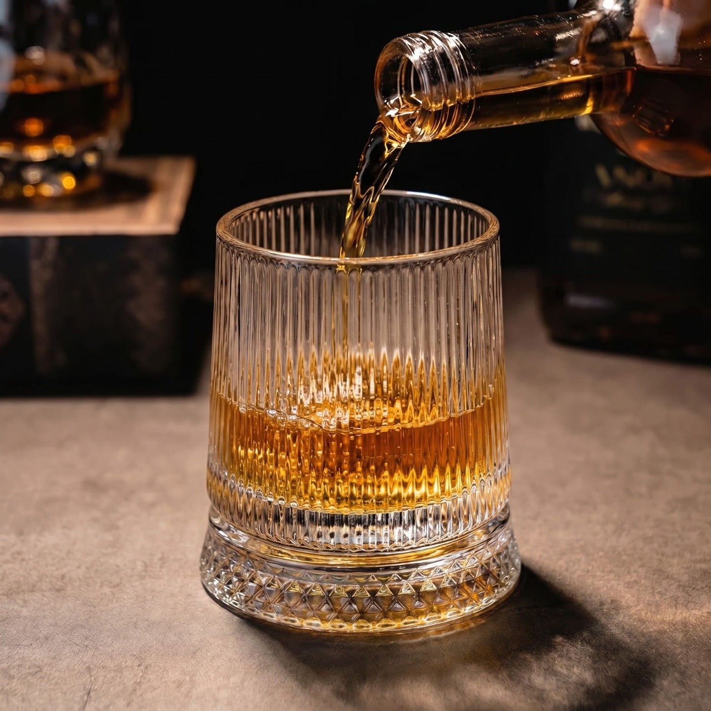🥃 Ellis Rotating Whiskey Glass